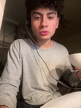 Snapshot of hungspanishtwink chatting on February 9, 2026, 7:45 pm hungspanishtwink online show from February 9, 2026, 7:45 pm