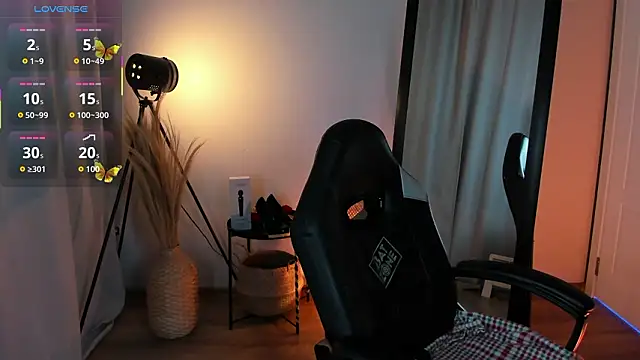 Tina Tayllor  online show from January 19, 2026, 2:10 pm