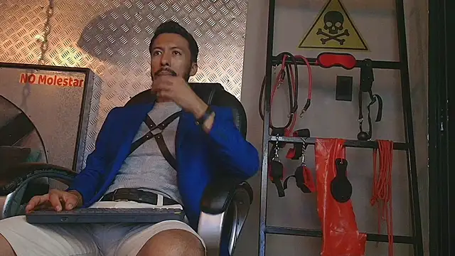 Snapshot of logan_mercer chatting on December 5, 2025, 3:38 am logan mercer online show from December 5, 2025, 3:38 am