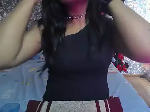 Lola Bebe online show from May 6, 2026, 5:44 am