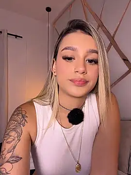 Snapshot of Sophie-velvet chatting on June 26, 2026, 7:52 pm Sophie-velvet online show from June 26, 2026, 7:52 pm