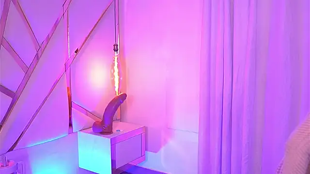 Sophie-velvet online show from May 4, 2026, 8:00 pm