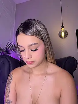 Snapshot of Sophie-velvet chatting on July 12, 2026, 7:47 pm Sophie-velvet online show from July 12, 2026, 7:47 pm