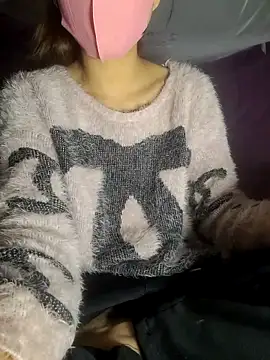 Snapshot of polly_chan chatting on December 14, 2025, 2:29 am polly chan online show from December 14, 2025, 2:29 am