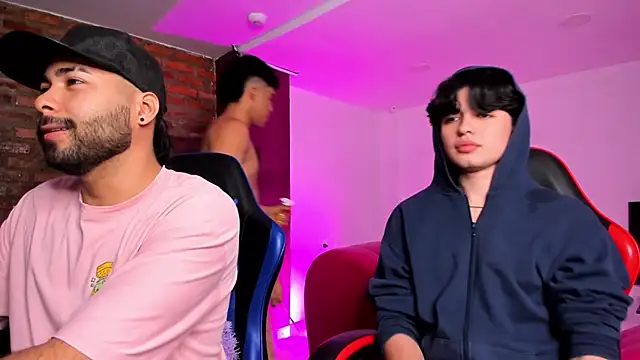 HotThreesoome online show from February 11, 2026, 12:27 pm