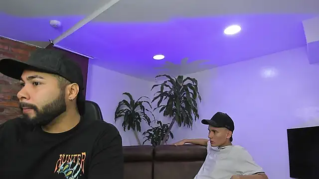 Snapshot of HotThreesoome chatting on December 14, 2025, 1:17 pm HotThreesoome online show from December 14, 2025, 1:17 pm