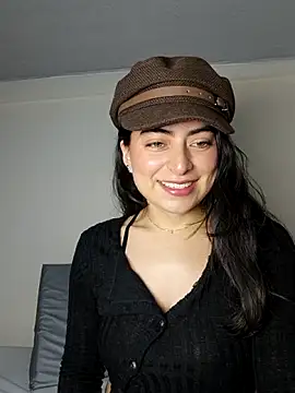 Snapshot of saasha_Petit chatting on March 3, 2026, 10:33 am saasha Petit online show from March 3, 2026, 10:33 am