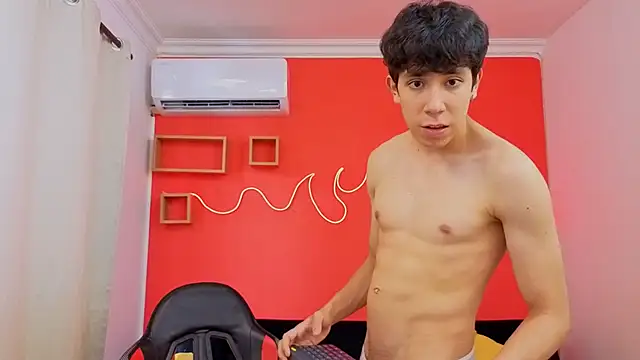 Neo Twink online show from May 6, 2026, 7:18 pm