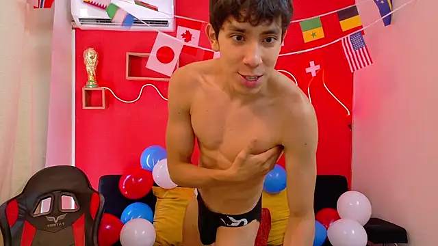 Snapshot of Neo_Twink chatting on July 5, 2026, 4:36 pm Neo Twink online show from July 5, 2026, 4:36 pm
