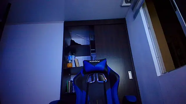 Snapshot of NoahGun_ chatting on December 19, 2025, 7:55 am NoahGun online show from December 19, 2025, 7:55 am