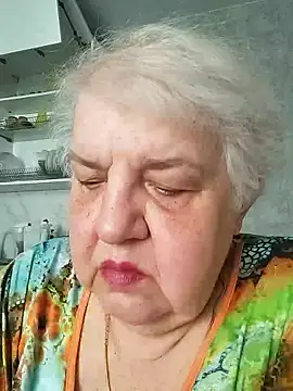HapinessLovee online show from May 6, 2026, 8:40 am