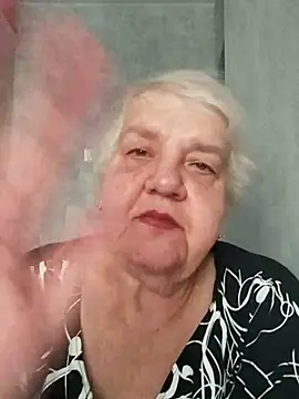 Snapshot of HapinessLovee chatting on June 18, 2026, 6:12 am HapinessLovee online show from June 18, 2026, 6:12 am