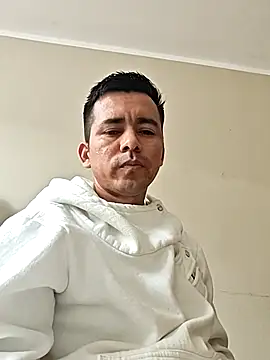 Snapshot of Robehts chatting on December 4, 2025, 9:14 pm Robehts online show from December 4, 2025, 9:14 pm