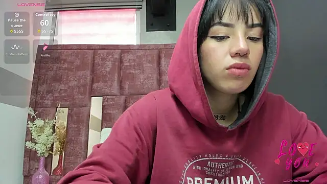 Kiara Fox   online show from March 5, 2026, 8:05 pm