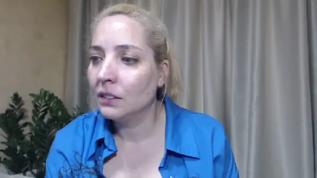 Snapshot of sweetpussy chatting on June 18, 2026, 3:17 pm sweetpussy online show from June 18, 2026, 3:17 pm
