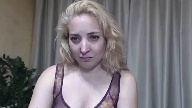 Snapshot of sweetpussy chatting on June 9, 2026, 3:57 pm sweetpussy online show from June 9, 2026, 3:57 pm