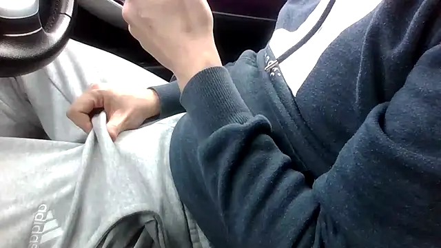 Snapshot of Ronnieedge chatting on February 13, 2026, 3:56 pm Ronnieedge online show from February 13, 2026, 3:56 pm