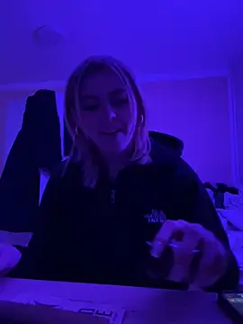 Milly-Kiss online show from February 4, 2026, 9:10 pm