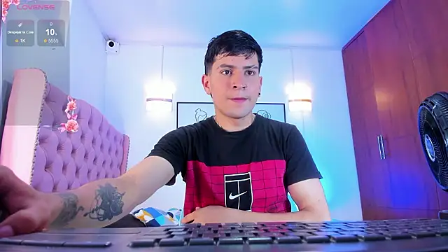 Snapshot of vaalentiino chatting on March 10, 2026, 8:13 pm vaalentiino online show from March 10, 2026, 8:13 pm