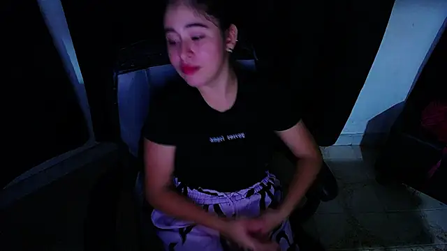 mia walker22 online show from December 18, 2025, 4:17 am