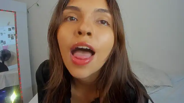 Snapshot of litle_slut chatting on February 19, 2026, 5:37 am litle slut online show from February 19, 2026, 5:37 am