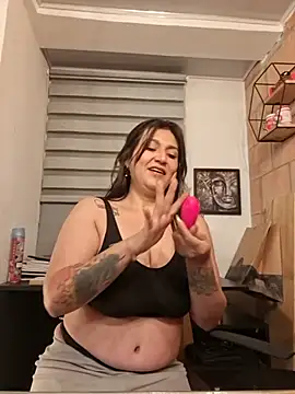 Snapshot of Magenta_Moon chatting on July 18, 2026, 1:36 am Magenta Moon online show from July 18, 2026, 1:36 am