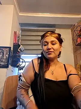 Magenta Moon online show from January 9, 2026, 10:49 pm