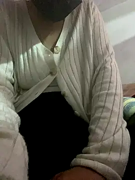 Snapshot of LucAnh99 chatting on December 16, 2025, 11:47 am LucAnh99 online show from December 16, 2025, 11:47 am