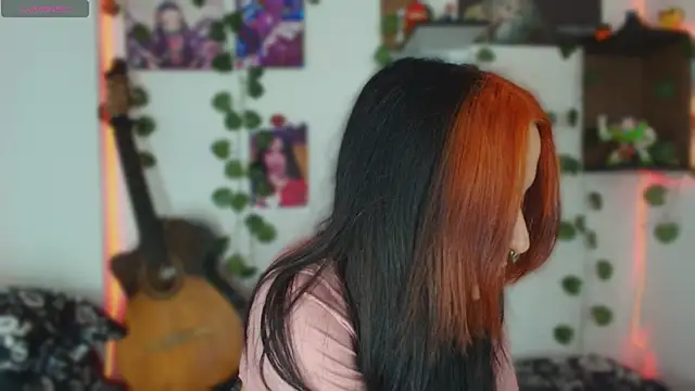 Snapshot of StrangeDesire chatting on December 15, 2025, 6:30 am StrangeDesire online show from December 15, 2025, 6:30 am