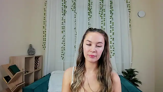 LunaCurly  online show from December 18, 2025, 11:03 am