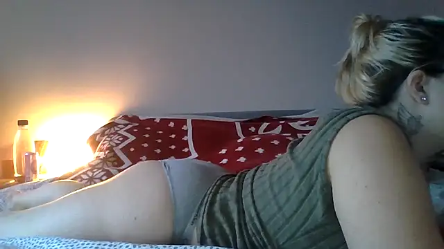 Snapshot of Julie0411 chatting on December 19, 2025, 8:06 am Julie0411 online show from December 19, 2025, 8:06 am