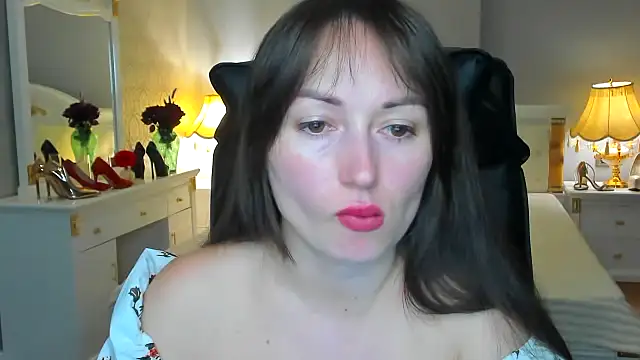 Snapshot of RosiAlina chatting on June 16, 2026, 6:35 am RosiAlina online show from June 16, 2026, 6:35 am