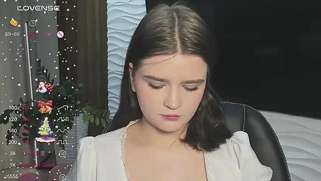 Snapshot of LanaTreades chatting on December 14, 2025, 1:06 pm LanaTreades online show from December 14, 2025, 1:06 pm