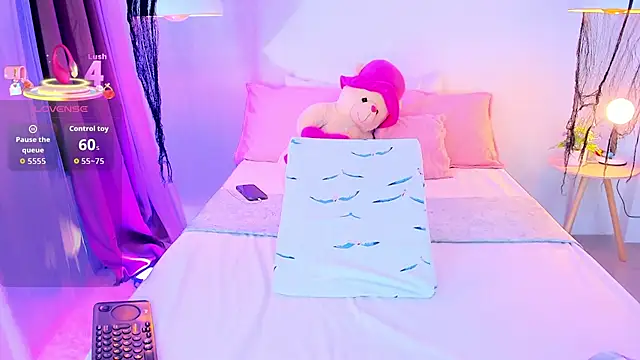  Xynara owo online show from December 17, 2025, 11:43 pm