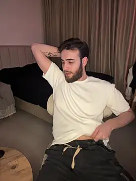 Snapshot of 2HARDKURT chatting on February 20, 2026, 6:43 pm 2HARDKURT online show from February 20, 2026, 6:43 pm