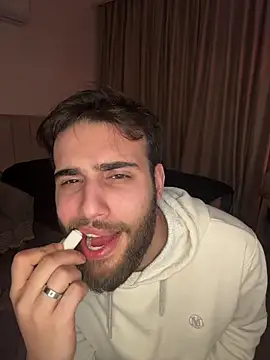 Snapshot of 2HARDKURT chatting on February 21, 2026, 8:11 pm 2HARDKURT online show from February 21, 2026, 8:11 pm