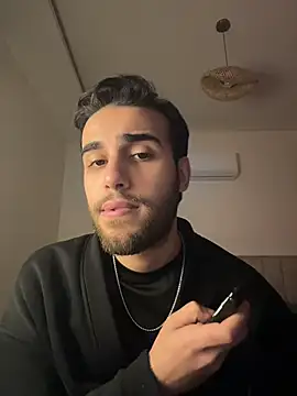 Snapshot of 2HARDKURT chatting on December 14, 2025, 7:30 pm 2HARDKURT online show from December 14, 2025, 7:30 pm