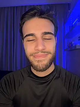 Snapshot of 2HARDKURT chatting on December 13, 2025, 8:04 pm 2HARDKURT online show from December 13, 2025, 8:04 pm