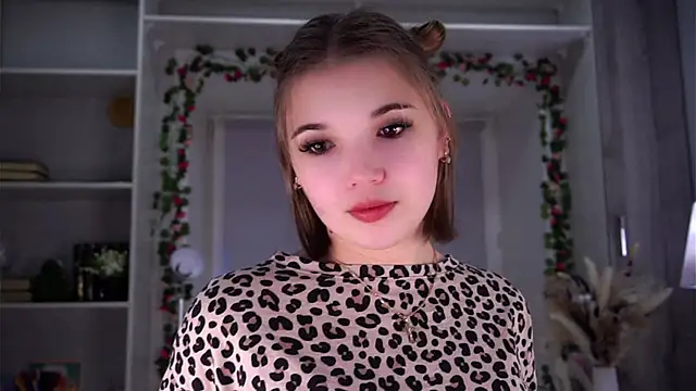 Snapshot of SolBurri chatting on December 14, 2025, 2:51 am SolBurri online show from December 14, 2025, 2:51 am