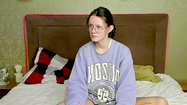 RoxyHerena online show from January 14, 2026, 4:05 am