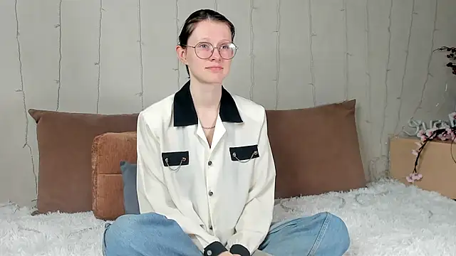 RoxyHerena online show from December 23, 2025, 5:07 am