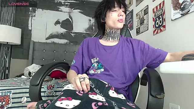 Snapshot of koryu_skull chatting on December 16, 2025, 12:04 am koryu skull online show from December 16, 2025, 12:04 am