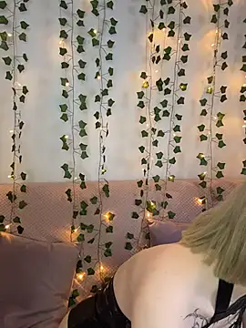 Snapshot of meli_sun chatting on December 14, 2025, 12:22 pm meli sun online show from December 14, 2025, 12:22 pm