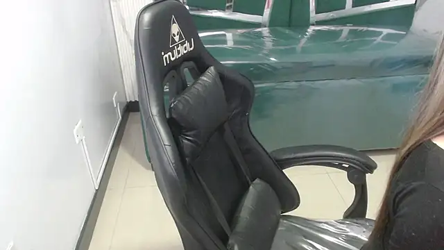 Iris Bell ch online show from February 4, 2026, 8:15 pm