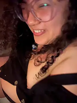 VanesssaMilf  online show from April 23, 2026, 12:29 pm