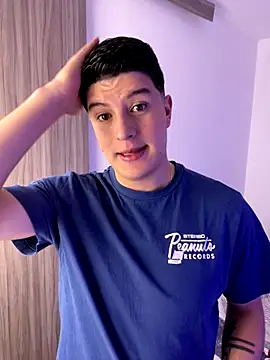 Goldenknight33 online show from December 17, 2025, 5:07 pm