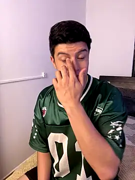 Snapshot of Goldenknight33 chatting on December 14, 2025, 12:33 pm Goldenknight33 online show from December 14, 2025, 12:33 pm