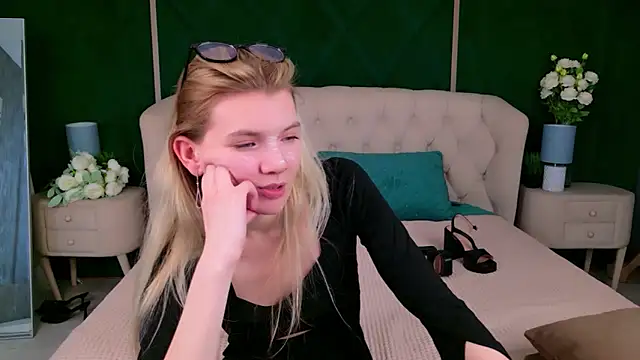 Vivien Hans online show from May 4, 2026, 3:43 am