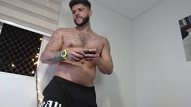 Snapshot of aron_lavi chatting on December 15, 2025, 3:01 am aron lavi online show from December 15, 2025, 3:01 am