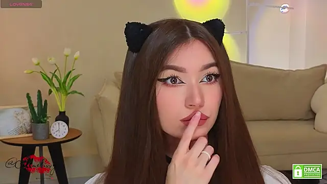 oliviaah  online show from May 8, 2026, 2:43 pm